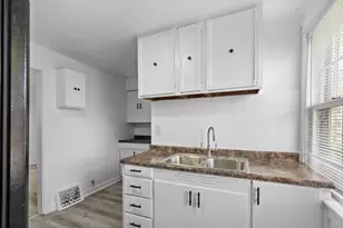 2465 W Congress St, Milwaukee, WI 53209 - Photo 15