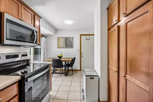 4376 S 84th St, Greenfield, WI 53228 - Photo 9
