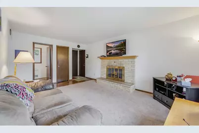 2721  Minot Ln, Waukesha, WI 53188 - Photo 13