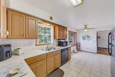 2721  Minot Ln, Waukesha, WI 53188 - Photo 9