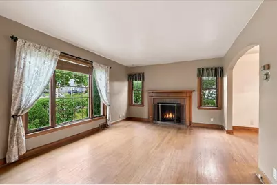 427 E Van Norman Ave, Milwaukee, WI 53207 - Photo 5