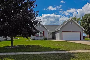 524 Parkview Dr, Johnson Creek, WI 53038 - Photo 3