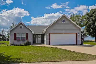 524  Parkview Dr, Johnson Creek, WI 53038 - Photo 1