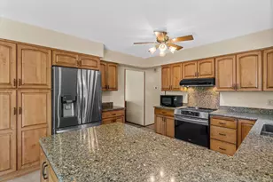 W222N2281 Glenwood Ln, Pewaukee, WI 53186 - Photo 7