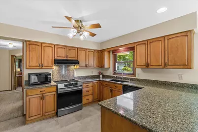 W222N2281  Glenwood Ln, Pewaukee, WI 53186 - Photo 9