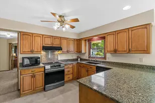 W222N2281 Glenwood Ln, Pewaukee, WI 53186 - Photo 9