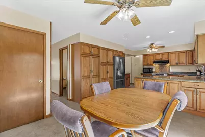 W222N2281  Glenwood Ln, Pewaukee, WI 53186 - Photo 13