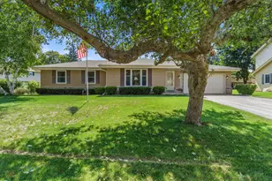 W222N2281 Glenwood Ln, Pewaukee, WI 53186 - Photo 3