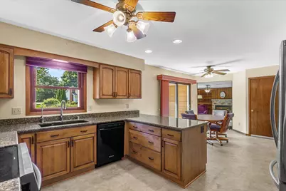 W222N2281  Glenwood Ln, Pewaukee, WI 53186 - Photo 5