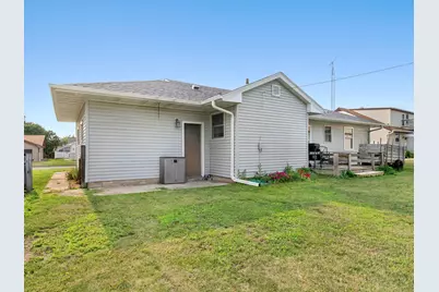 1217 S 25th St, Manitowoc, WI 54220 - Photo 25