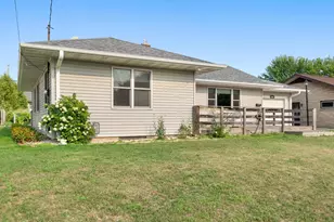 1217 S 25th St, Manitowoc, WI 54220 - Photo 23