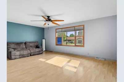 1217 S 25th St, Manitowoc, WI 54220 - Photo 7