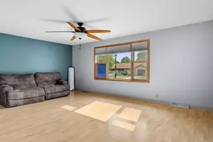 1217 S 25th St, Manitowoc, WI 54220 - Photo 7