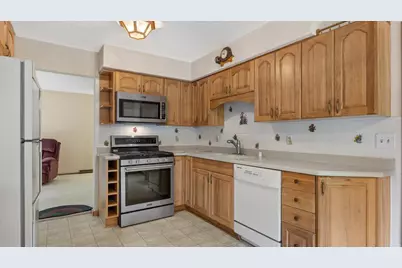W215N10105  Hickory Dr, Germantown, WI 53017 - Photo 3