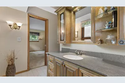 W215N10105  Hickory Dr, Germantown, WI 53017 - Photo 15