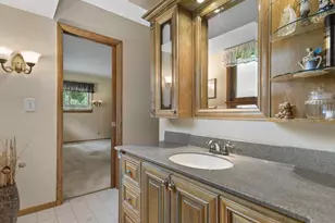 W215N10105 Hickory Dr, Germantown, WI 53017 - Photo 15
