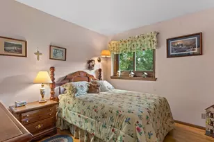 W215N10105 Hickory Dr, Germantown, WI 53017 - Photo 13