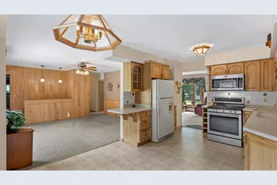 W215N10105  Hickory Dr, Germantown, WI 53017 - Photo 9