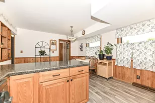 N84W14476 Menomonee Ave, Menomonee Falls, WI 53051 - Photo 11