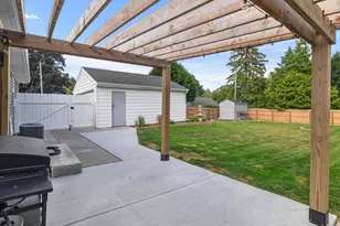 1013 N 6th St, Manitowoc, WI 54220 - Photo 7