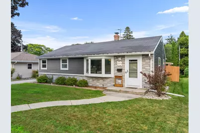 1013  N 6th St, Manitowoc, WI 54220 - Photo 1