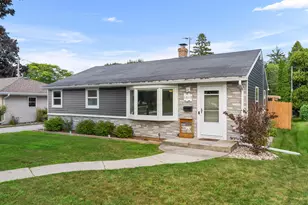 1013 N 6th St, Manitowoc, WI 54220 - Photo 1
