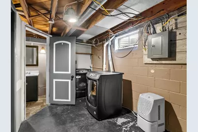 1013  N 6th St, Manitowoc, WI 54220 - Photo 33