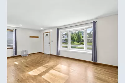 1013  N 6th St, Manitowoc, WI 54220 - Photo 15