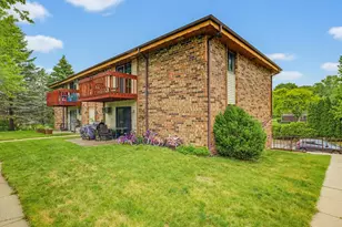 627 Hartridge Dr, Hartland, WI 53029 - Photo 1