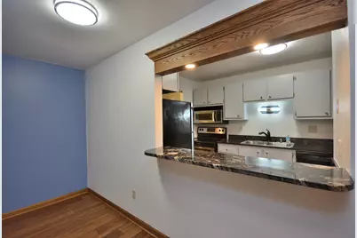 1686 S Carriage Ln, New Berlin, WI 53151 - Photo 7