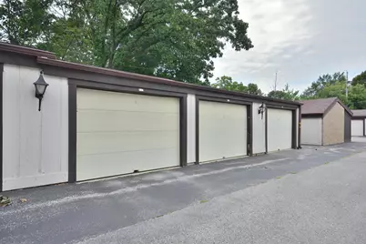1686 S Carriage Ln, New Berlin, WI 53151 - Photo 21