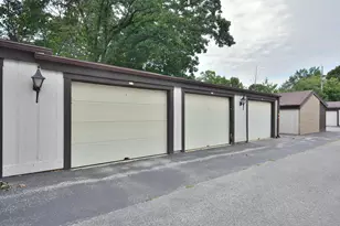 1686 S Carriage Ln, New Berlin, WI 53151 - Photo 21