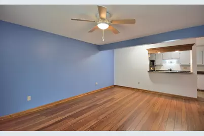1686 S Carriage Ln, New Berlin, WI 53151 - Photo 5