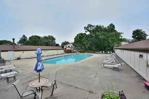 1686 S Carriage Ln, New Berlin, WI 53151 - Photo 23