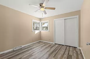 7140 N 48th St, Milwaukee, WI 53223 - Photo 11