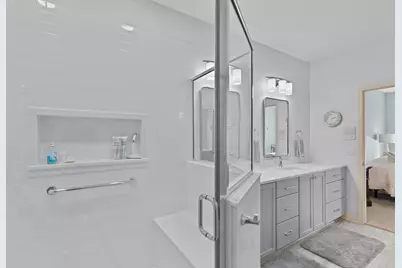 14157 W Waters Edge Trl, New Berlin, WI 53151 - Photo 23