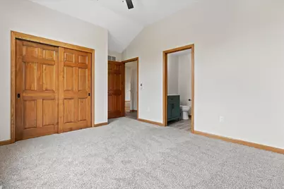2072 W Hope Ln, Oak Creek, WI 53154 - Photo 27