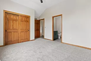 2072 W Hope Ln, Oak Creek, WI 53154 - Photo 27