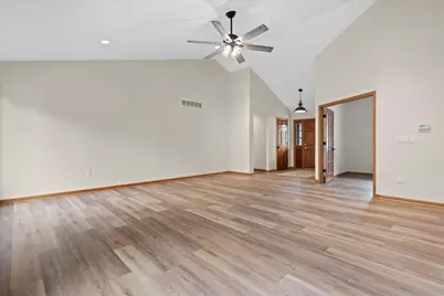 2072 W Hope Ln, Oak Creek, WI 53154 - Photo 23