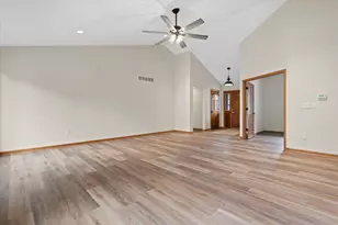 2072 W Hope Ln, Oak Creek, WI 53154 - Photo 23