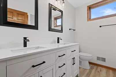2072 W Hope Ln, Oak Creek, WI 53154 - Photo 13