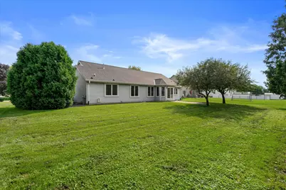 2072 W Hope Ln, Oak Creek, WI 53154 - Photo 37