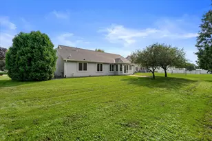 2072 W Hope Ln, Oak Creek, WI 53154 - Photo 37