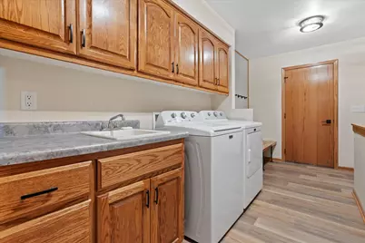 2072 W Hope Ln, Oak Creek, WI 53154 - Photo 9