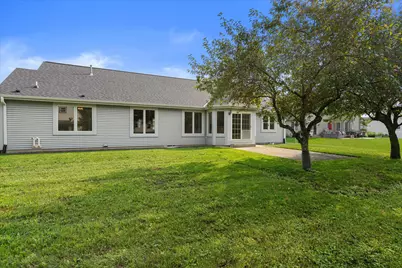 2072 W Hope Ln, Oak Creek, WI 53154 - Photo 35
