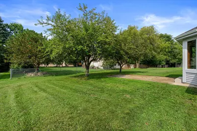 2072 W Hope Ln, Oak Creek, WI 53154 - Photo 39