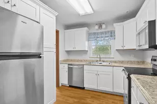 2402 Crosscreek Dr, Sheboygan, WI 53081 - Photo 3