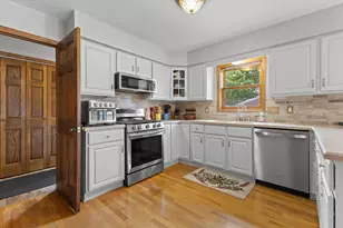 27015 Lorie Dr, Racine, WI 53185 - Photo 19