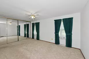 5297 Somerset Ln, Greenfield, WI 53221 - Photo 11