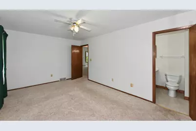 5297  Somerset Ln, Greenfield, WI 53221 - Photo 13